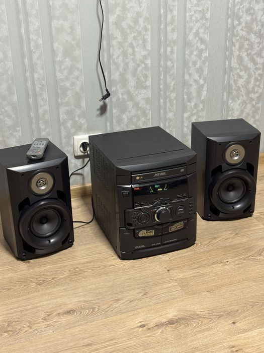 Музыкальный центр Lg .ретро