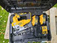DeWalt DCS334 2x5Ah zestaw wyrzynarka z walizką