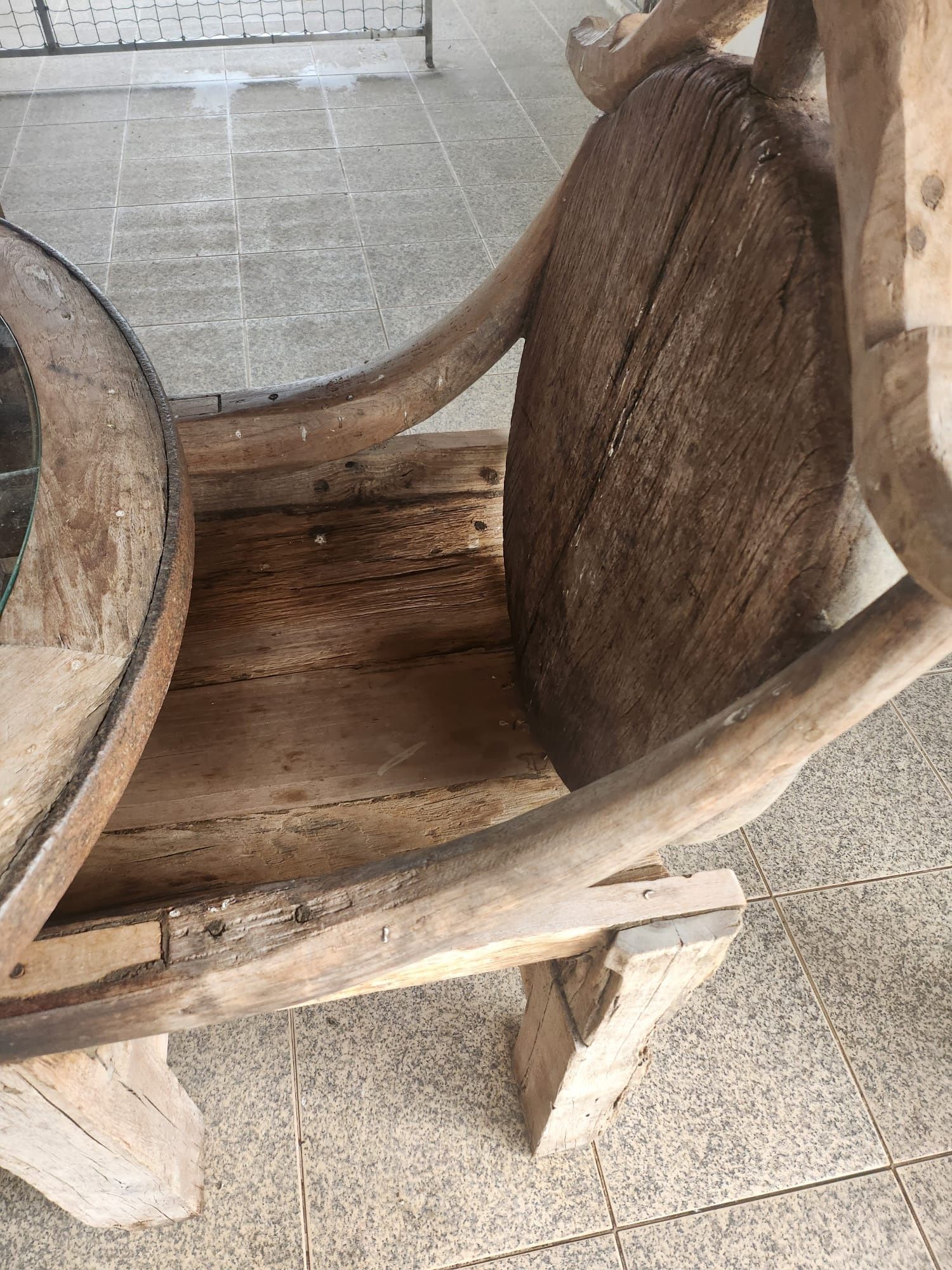 Mesa e quatro cadeiras (ACEITO OFERTAS)