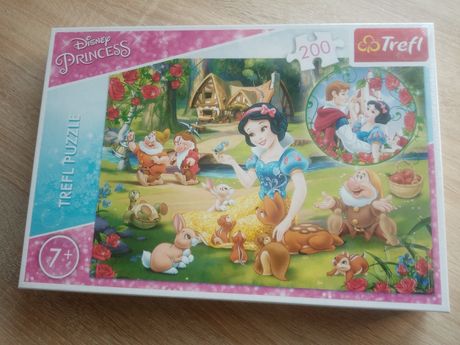 Nowe zafoliowane puzzle 200 el Disney Princess Śnieżka Trefl