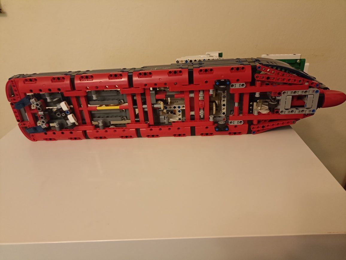 Statek LEGO Technic 42064 Ocean Explorer 1300 klocków, skala 1:300