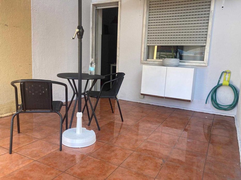 T1 mobilado com pátio privativo - Marques de Pombal / Av. da Liberdade