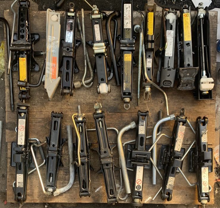 Домкрати до різних автомобілів