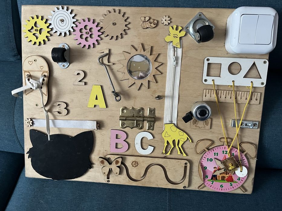 Tablica manipulacyjna dla dziewczynki