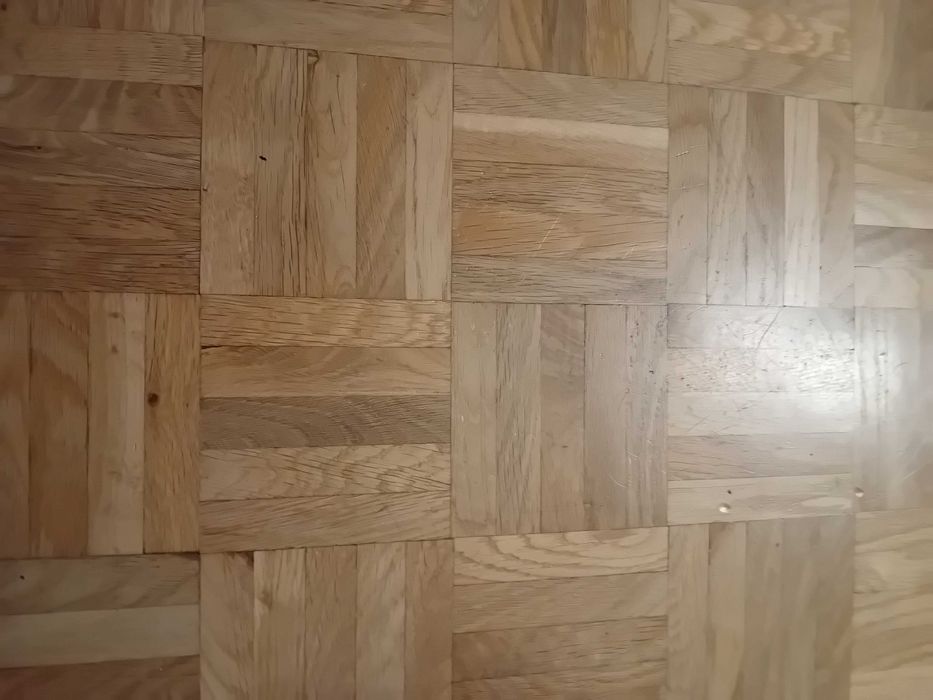 Dębowa mozaika parkietowa o wymiarach 11x11cm-4m2