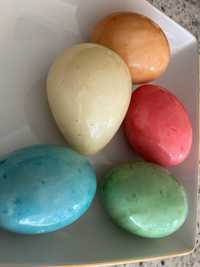 Ovos coloridos de alabastro