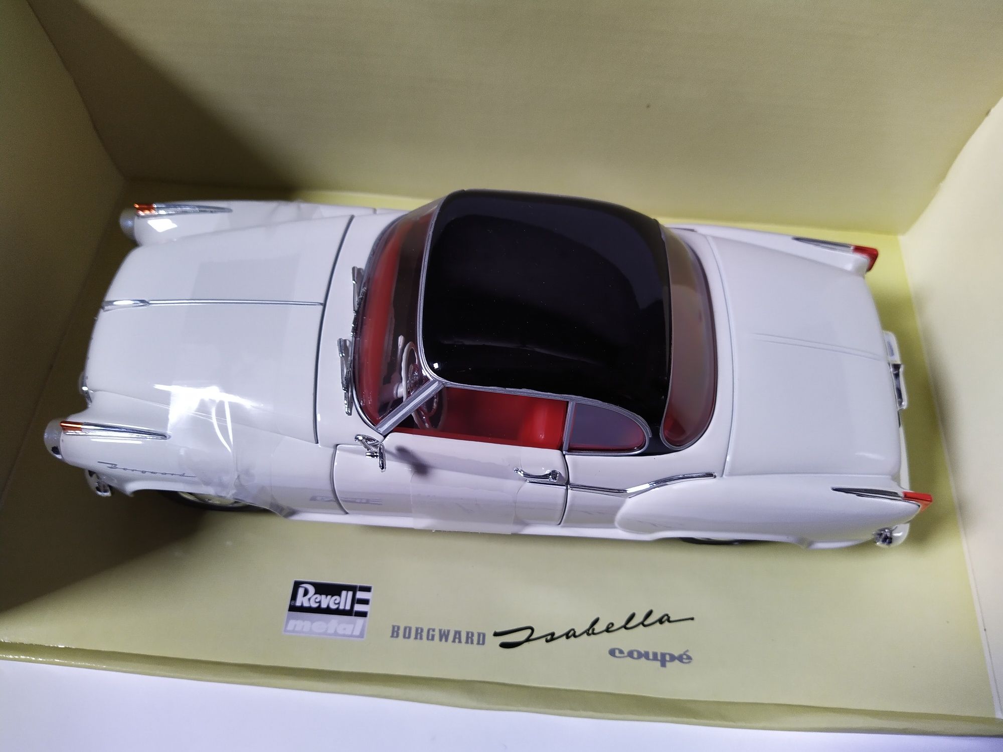 Borgward Isabela coupe Revell Skala 1:18