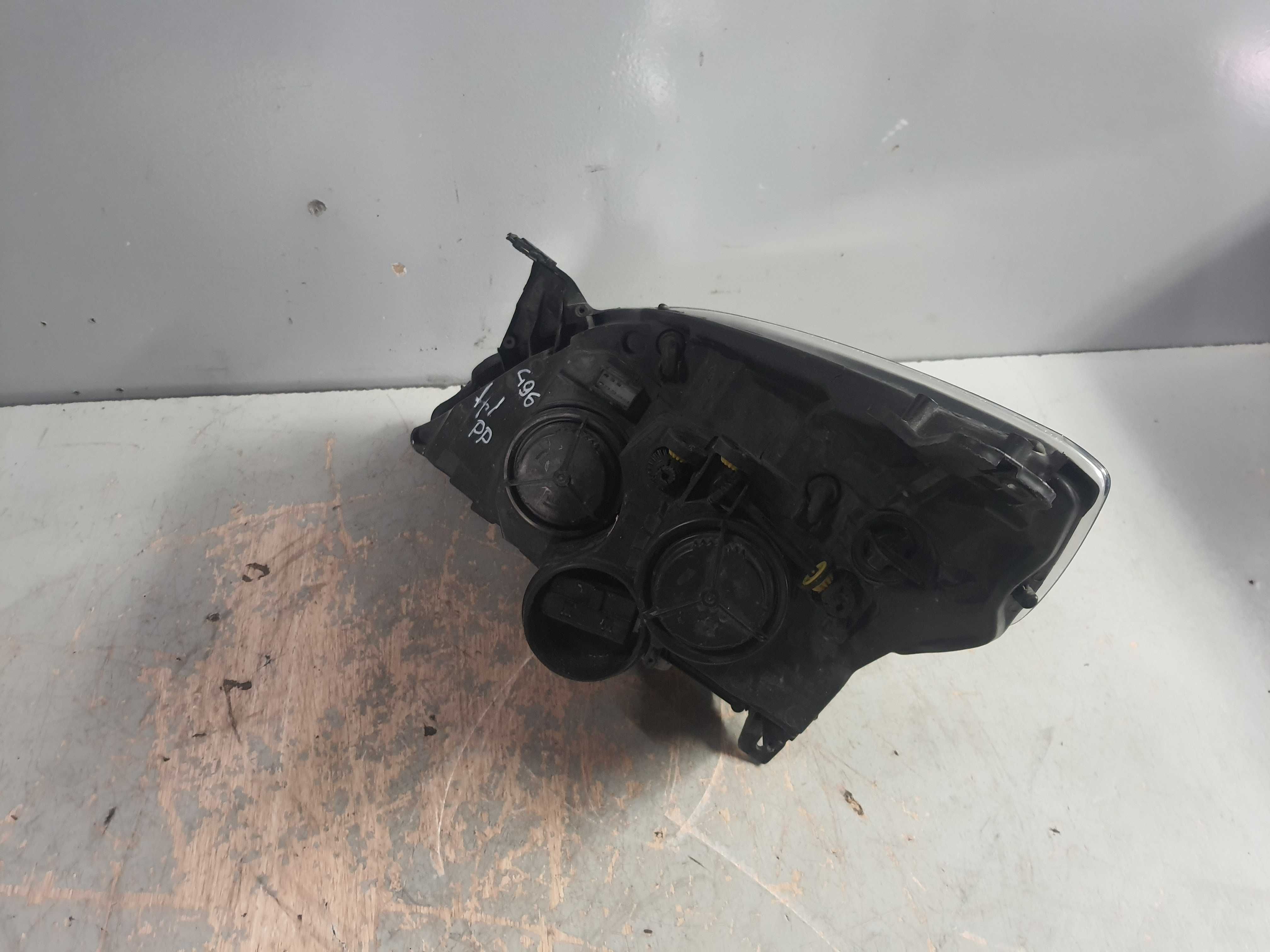 496E Lampa PP Opel Vectra C Signum Lift Uszkodzona