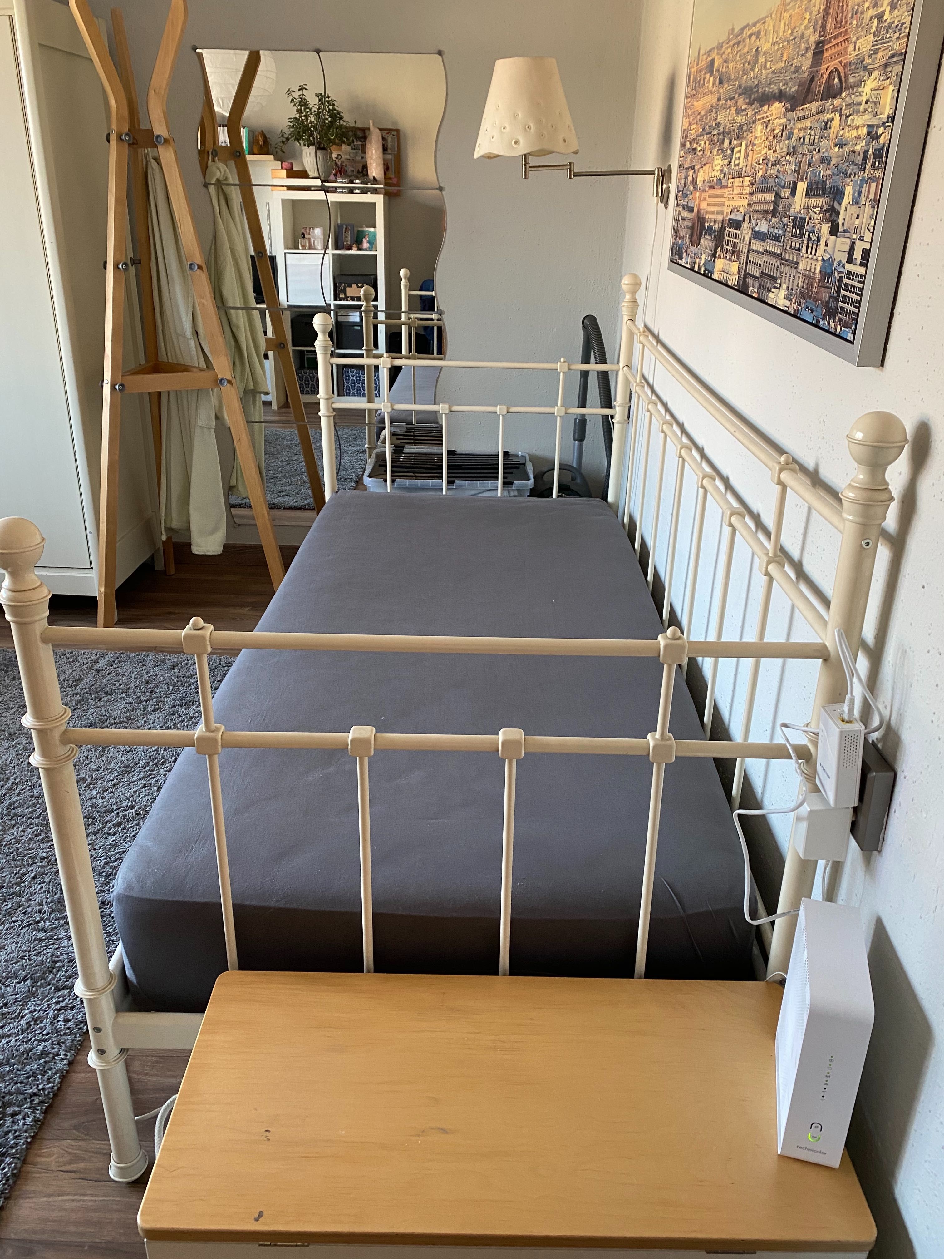 Łóżko metalowe typu IKEA