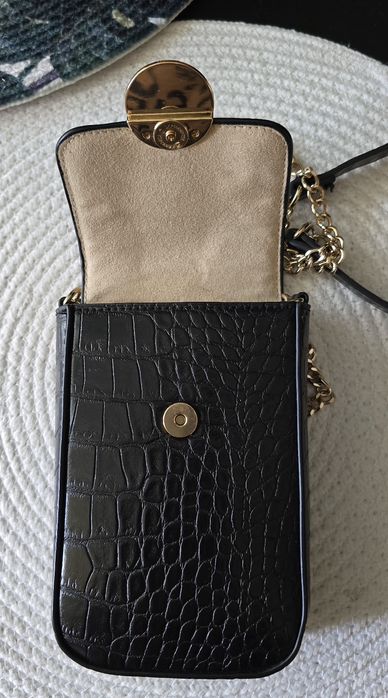 Torebka ze złotym guzikiem