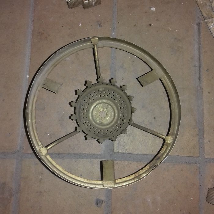 Element starej lampy, chyba naftowej