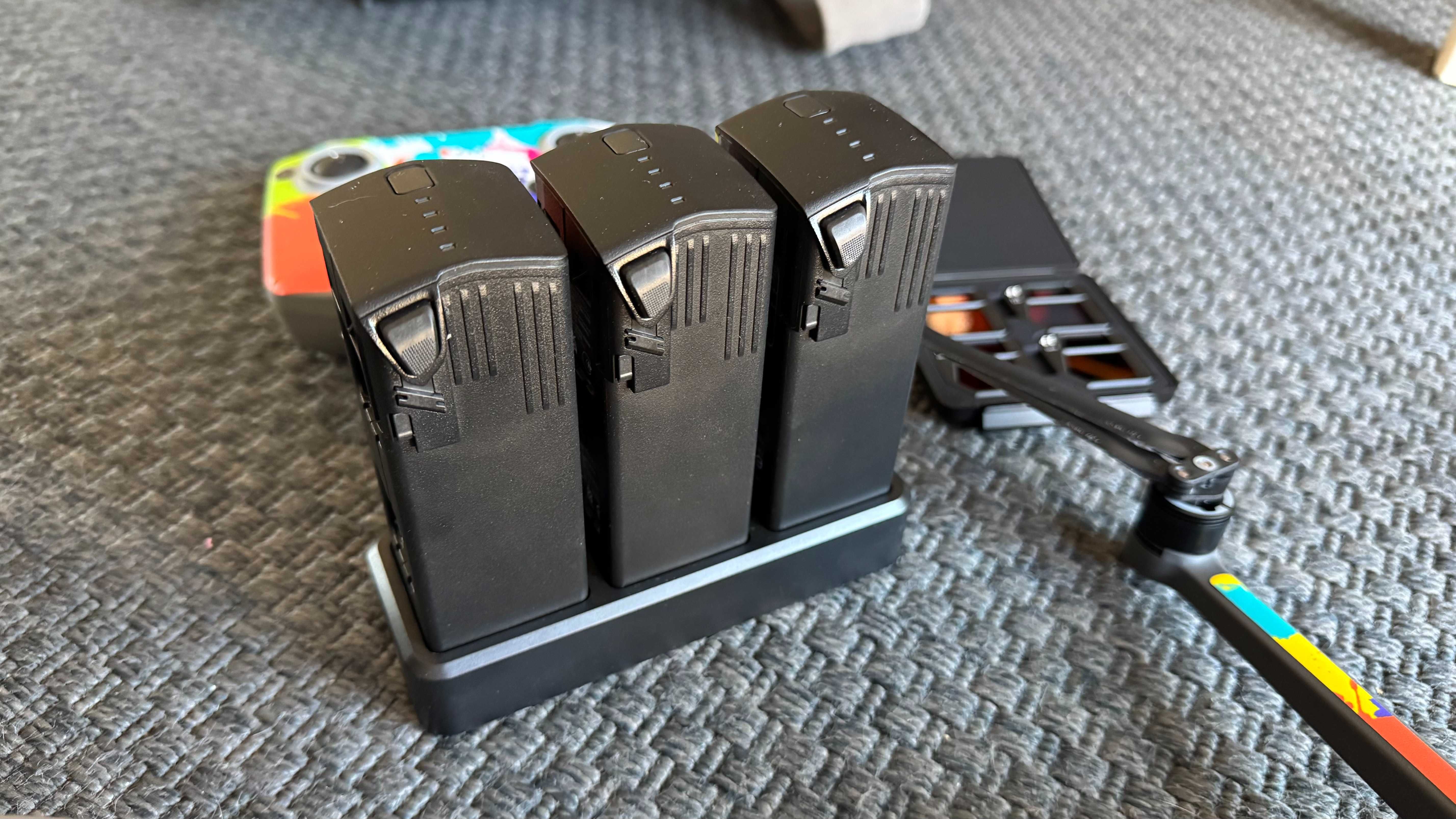 DJI Mavic 3 Pro Fly More Combo – como novo – 3 baterias, filtros ND