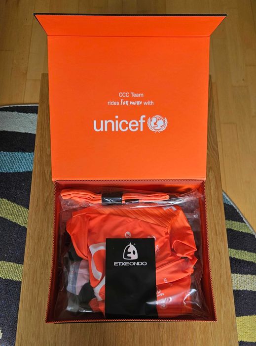 Komplet stroju kolarskiego CCC Reno: koszulka, spodenki, skarpetki