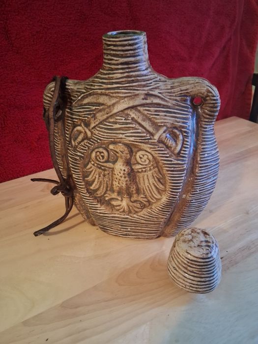 Bardzo ładna karawka na wino