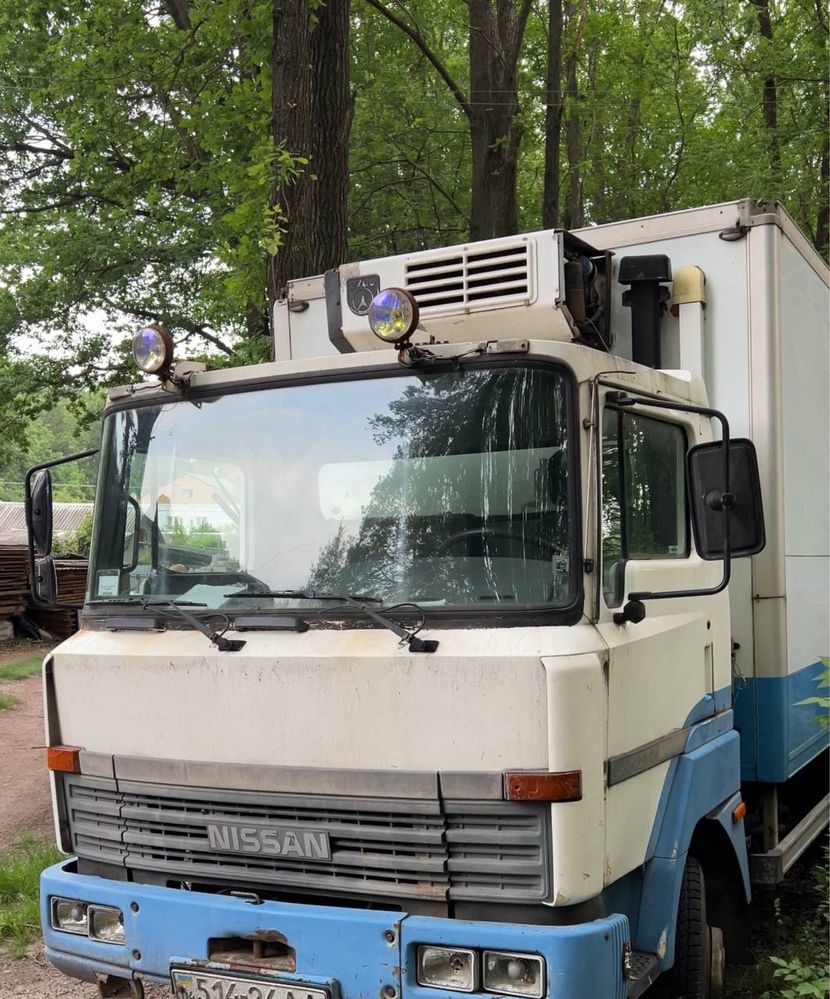 Вантажне авто Nissan