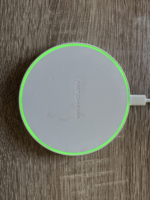 Бездротова зарядка для камери