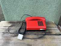 Retro telefon czerwony