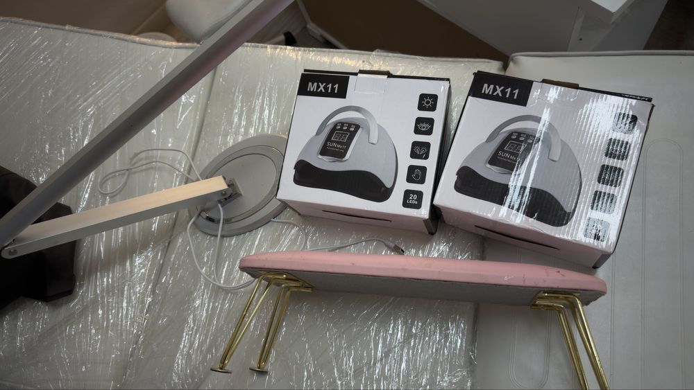 Forno, candeeiro e apoio de maos manicure