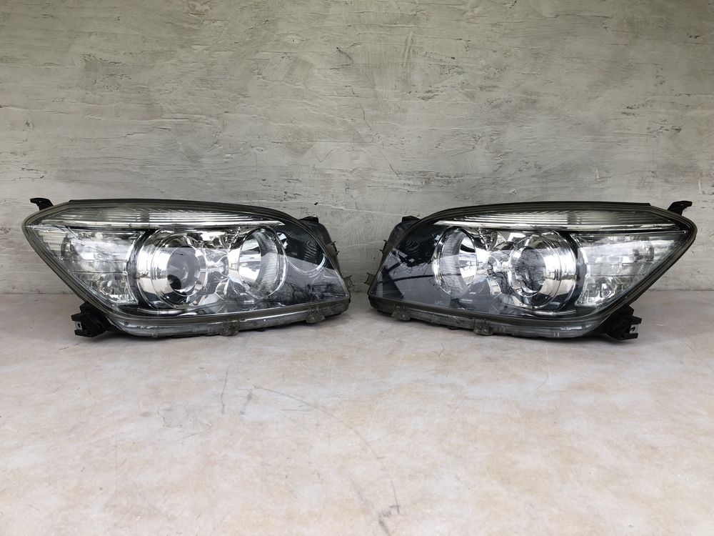 Фара Ліва Права Тойота RAV4 ICHIKOH  8117042311 8113042360