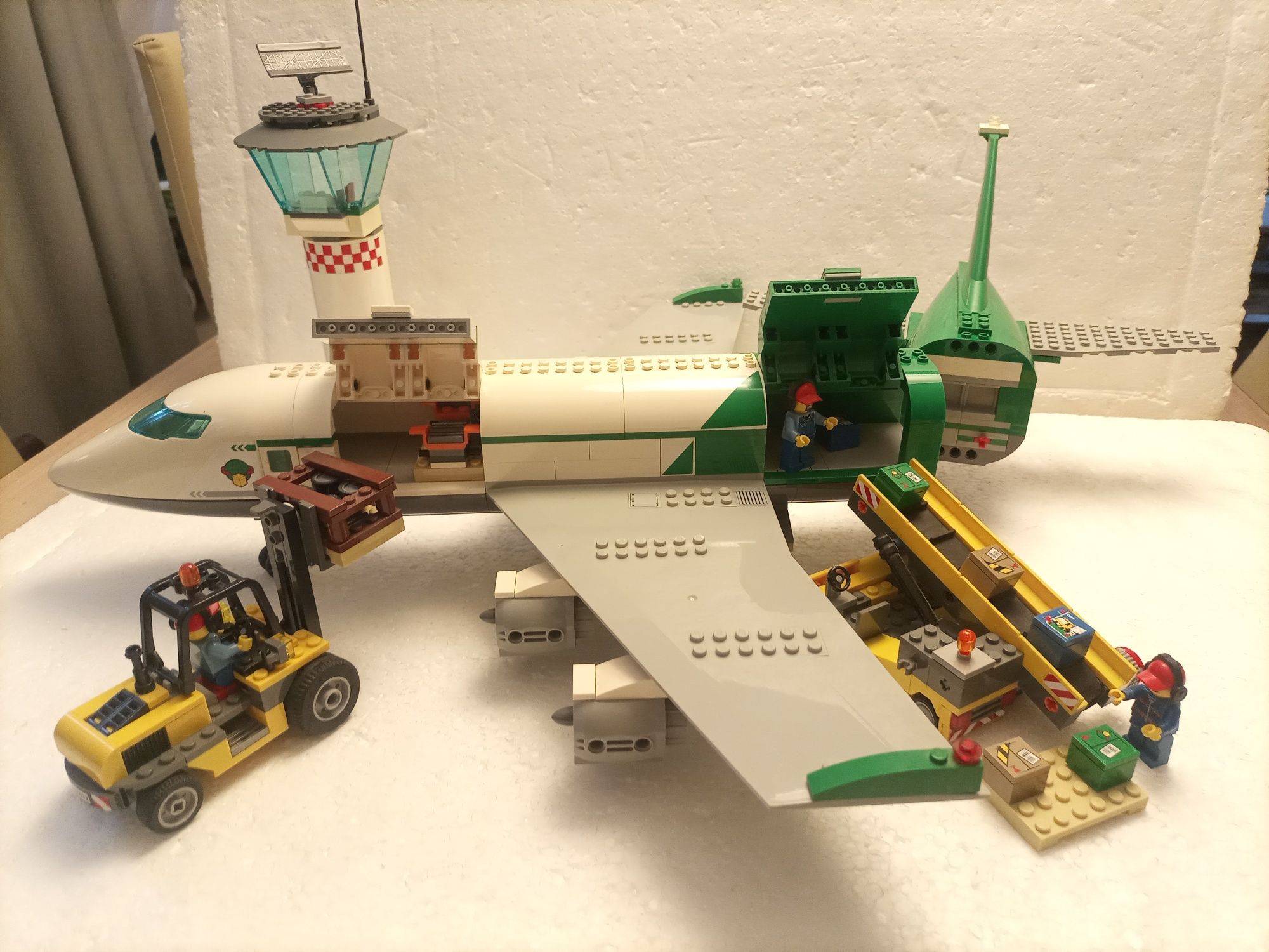 Klocki LEGO 60022 terminal cargo samolot lotnisko