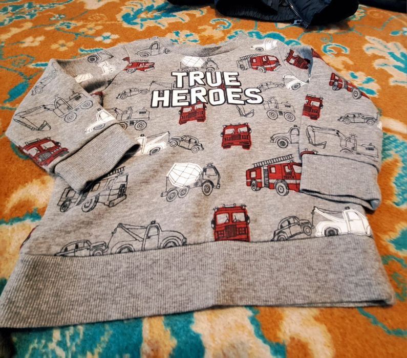 Paka ubrań dla chłopca kurtka, spodnie, piżama, bluzy 98/104