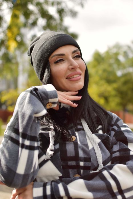 Стильна зимова жіноча шапка.