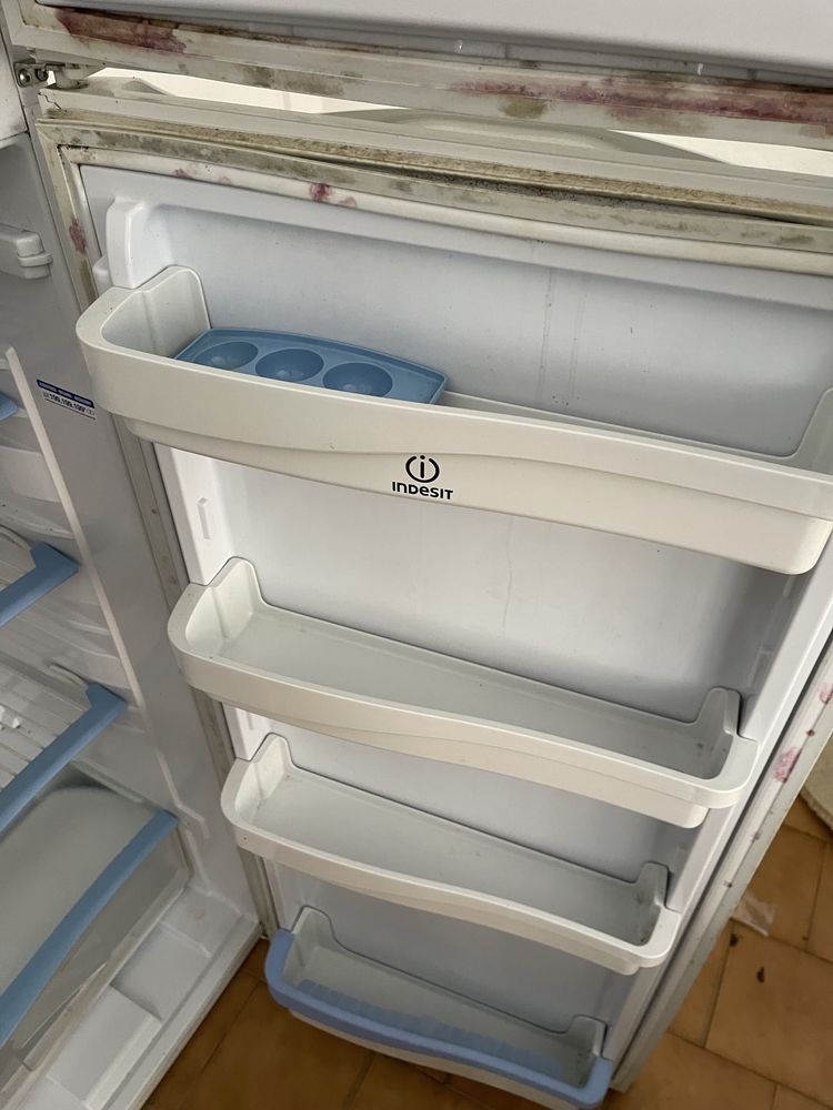 Frigorifico Indesit 273L combinado