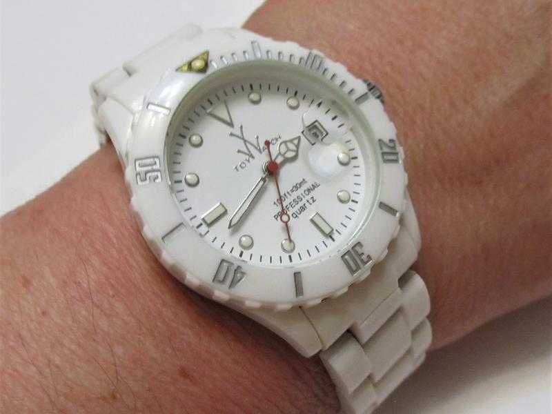 Женские наручные часы ToyWatch white  в коробке