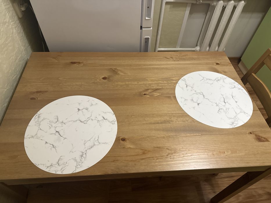 Продается стол и 2 стула