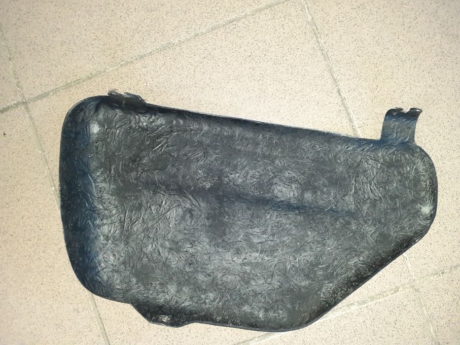 Nowy boczek oslona rama/silnik prawa strona wsk125 175 b3