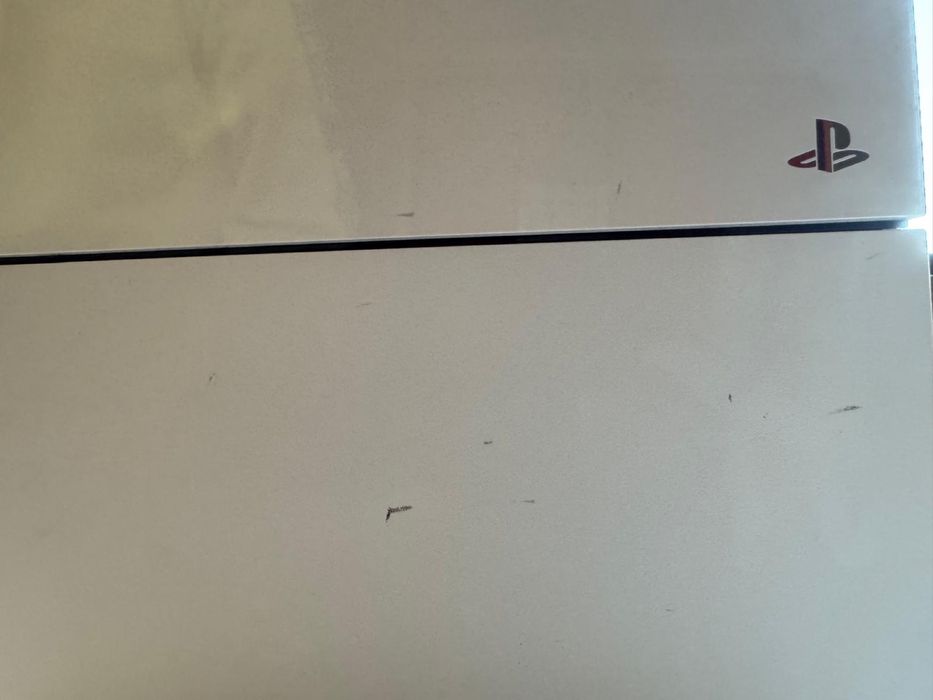 PS4 Glacier White 500GB + 4 Jogos | Como Nova com Caixa Original