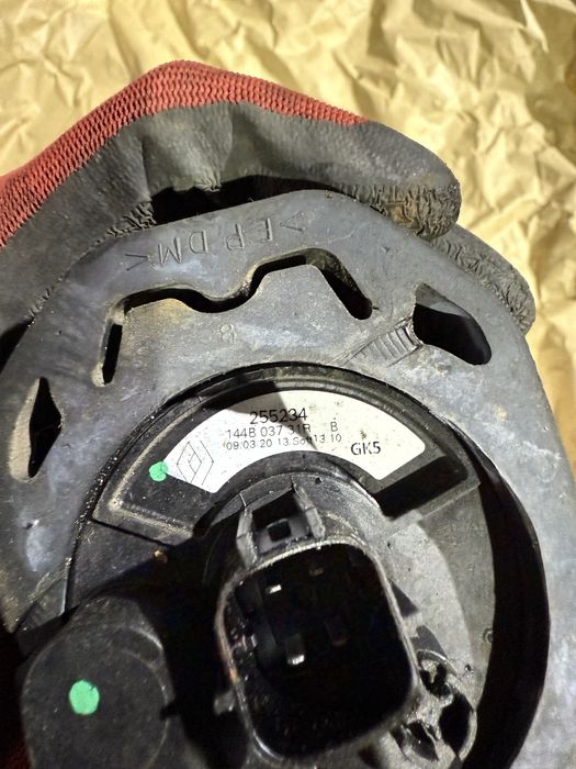 Помпа насос водяна охолодження Renault Zoe 19-24 144b03731r