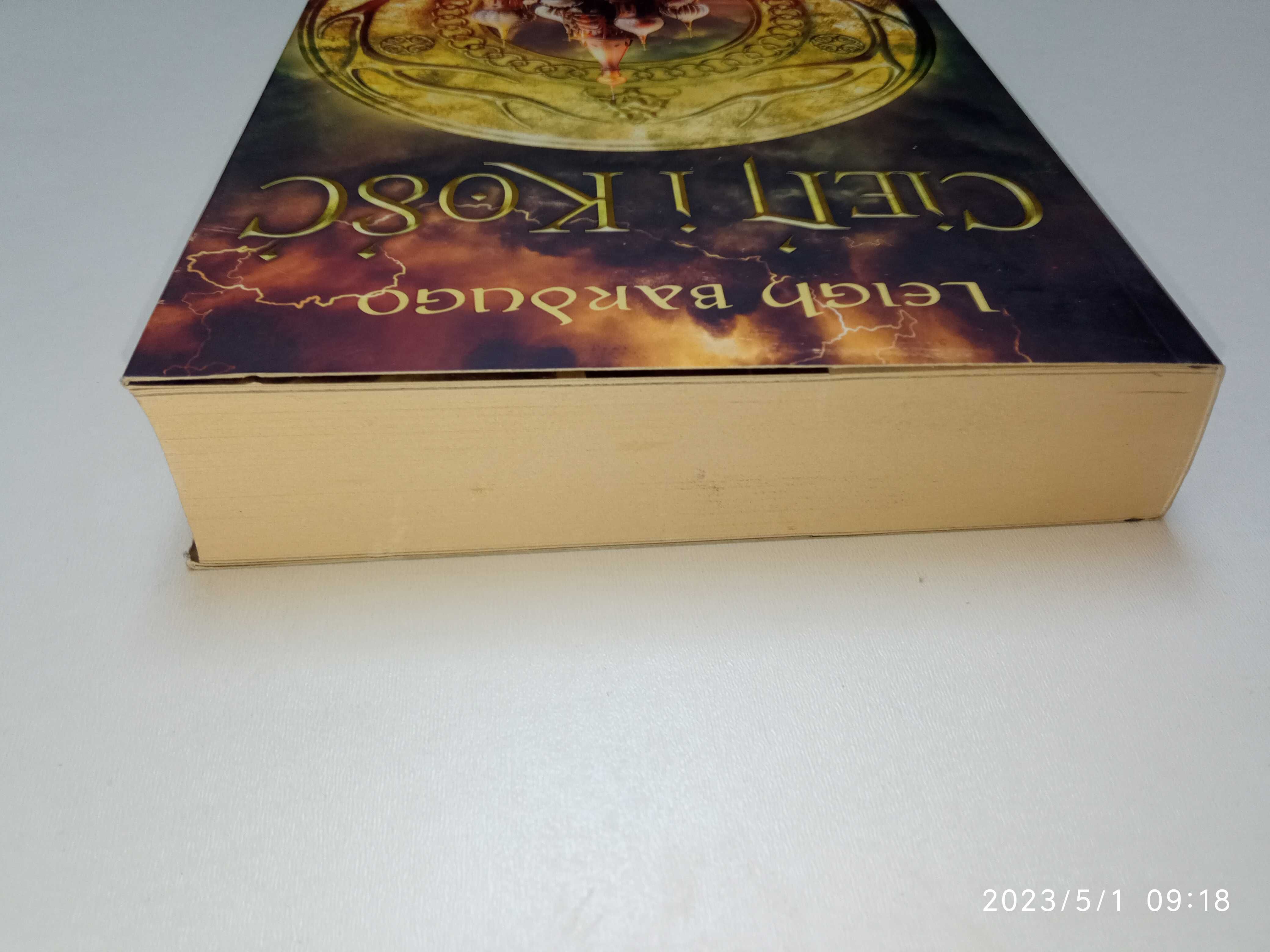 (#34) Książka Cień i Kość. Trylogia Grisza. Leigh Bardugo