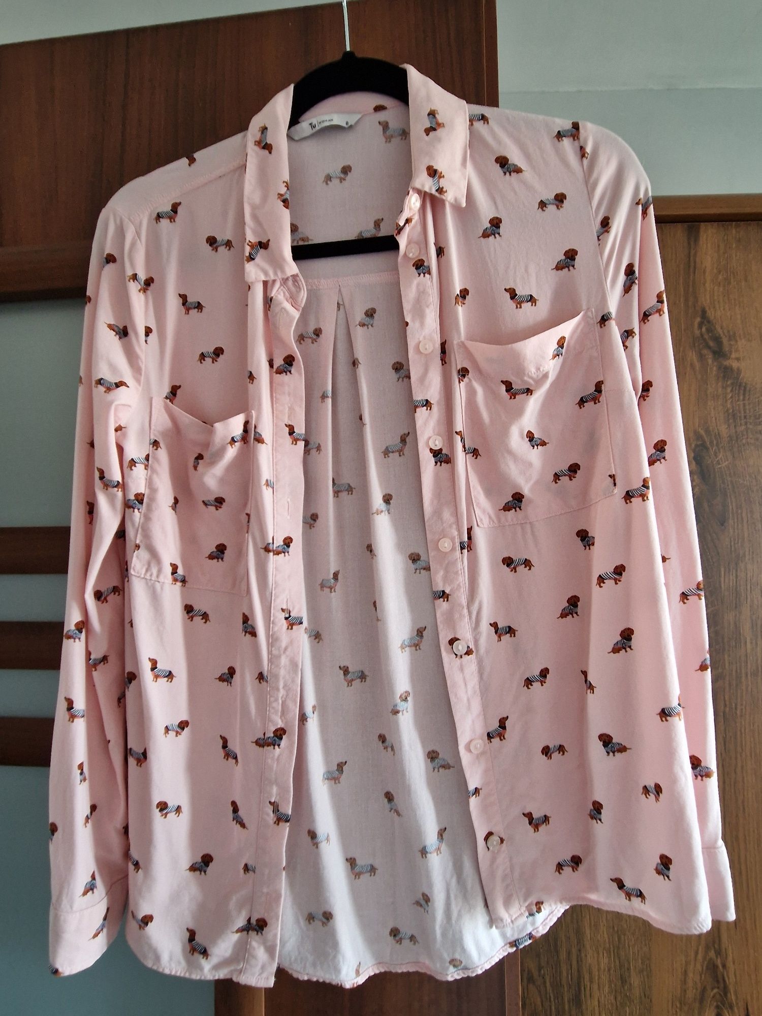 Piękna różowa koszula w jamniki