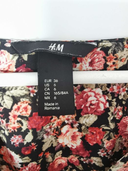 Sukienka letnia r. 36 w kwiaty dekolt