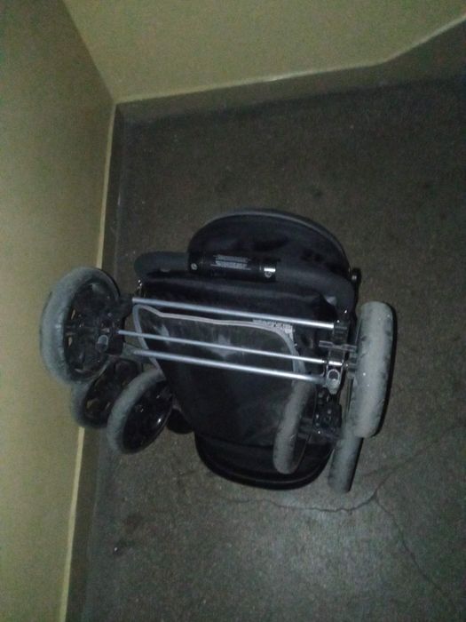 Wózek dziecięcy czarny lekki