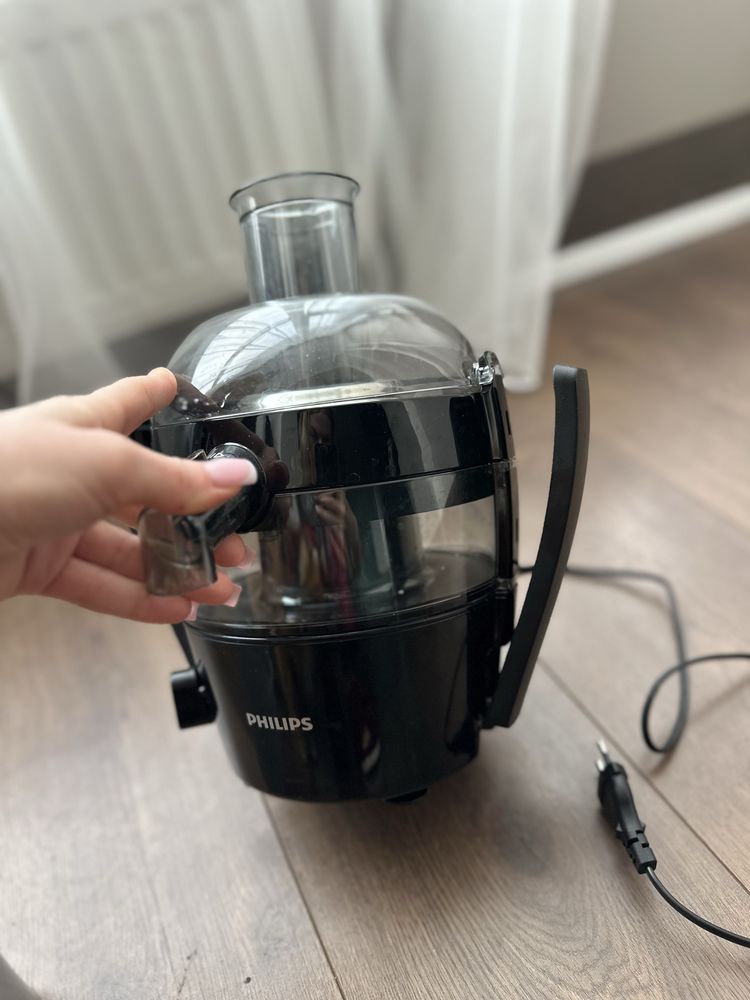 Соковитискач відцентровий Philips HR1832/00 куплялась в Comfi