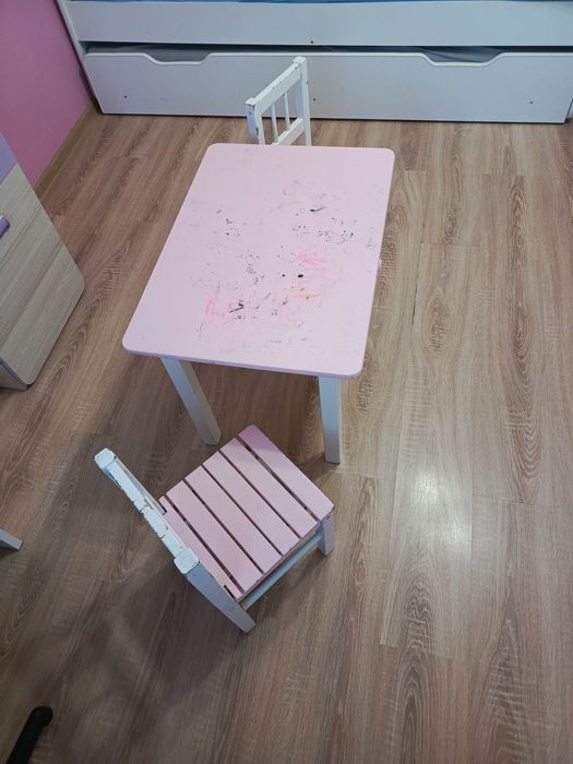 Stolik i krzesełka dla dziecka