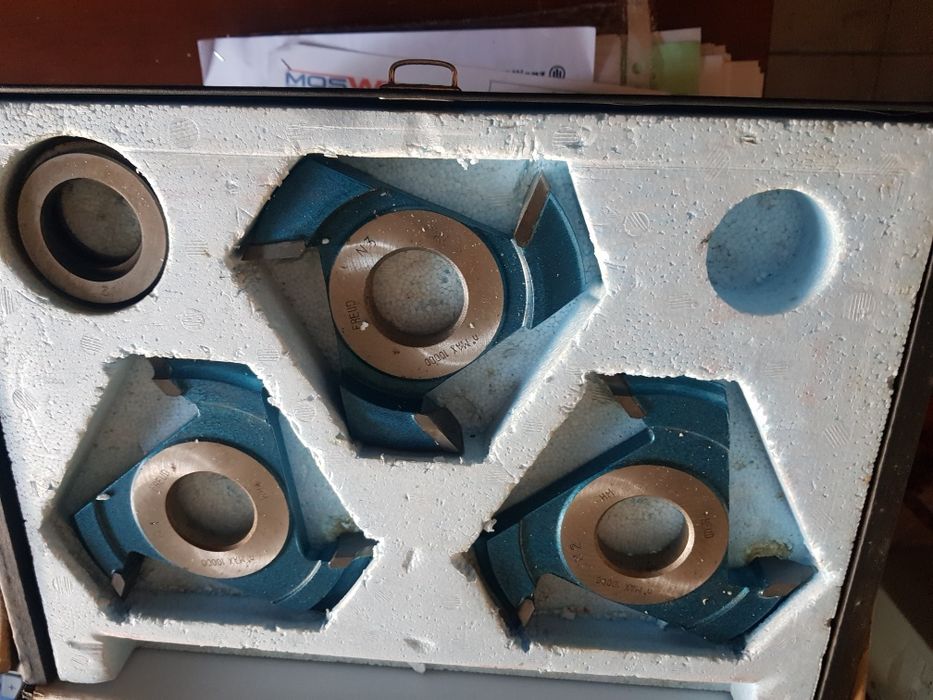 Jogos de freses para trabalhar em tupias com furo de 20 mm e 35mm maqu