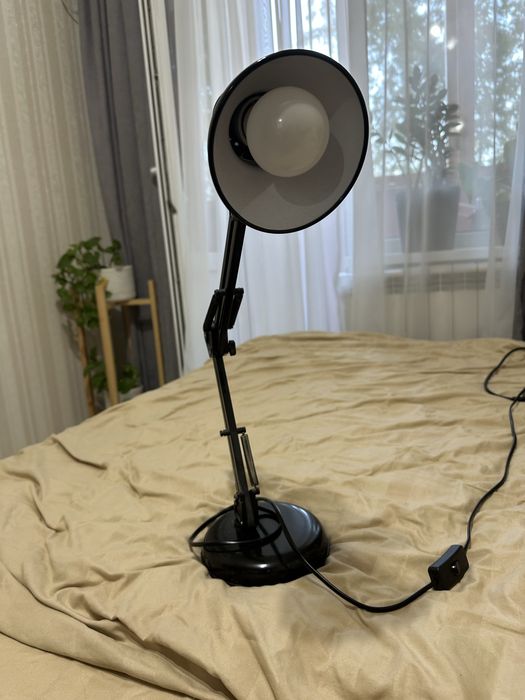 Лампа настільна-сіітильник