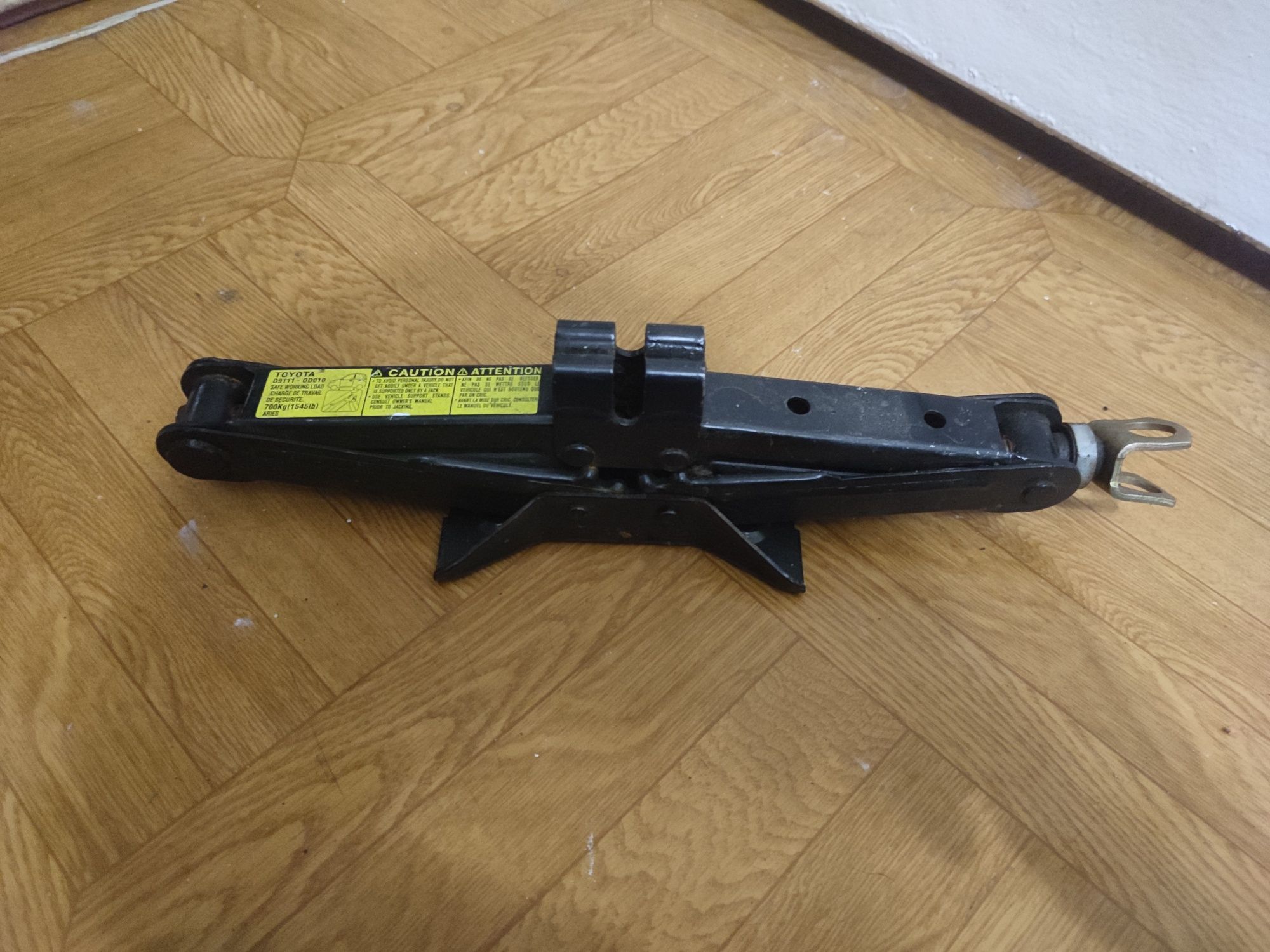 Домкрат Тойота, Toyota Camry, Avensis, Corolla и другие
