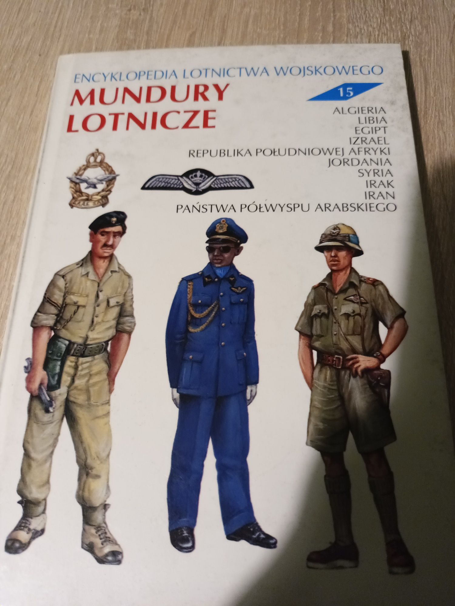 Encyklopedia Mundury lotnicze