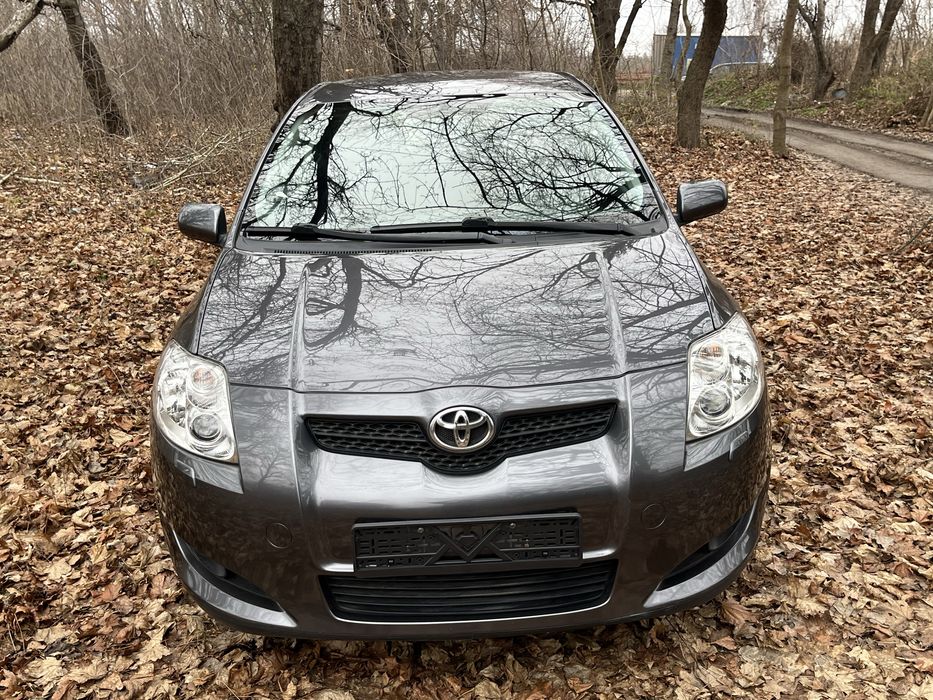 Тойота Auris 1.6 бензин