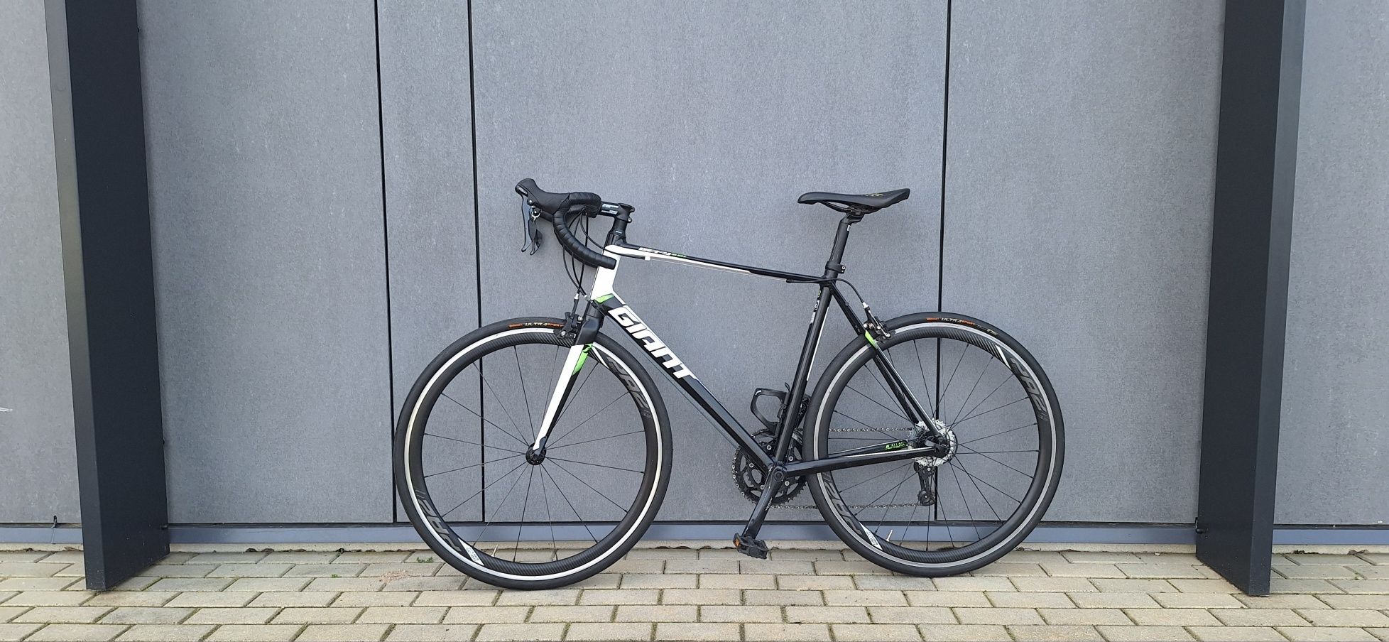 Rower Szosowy Giant Defy Aluxx