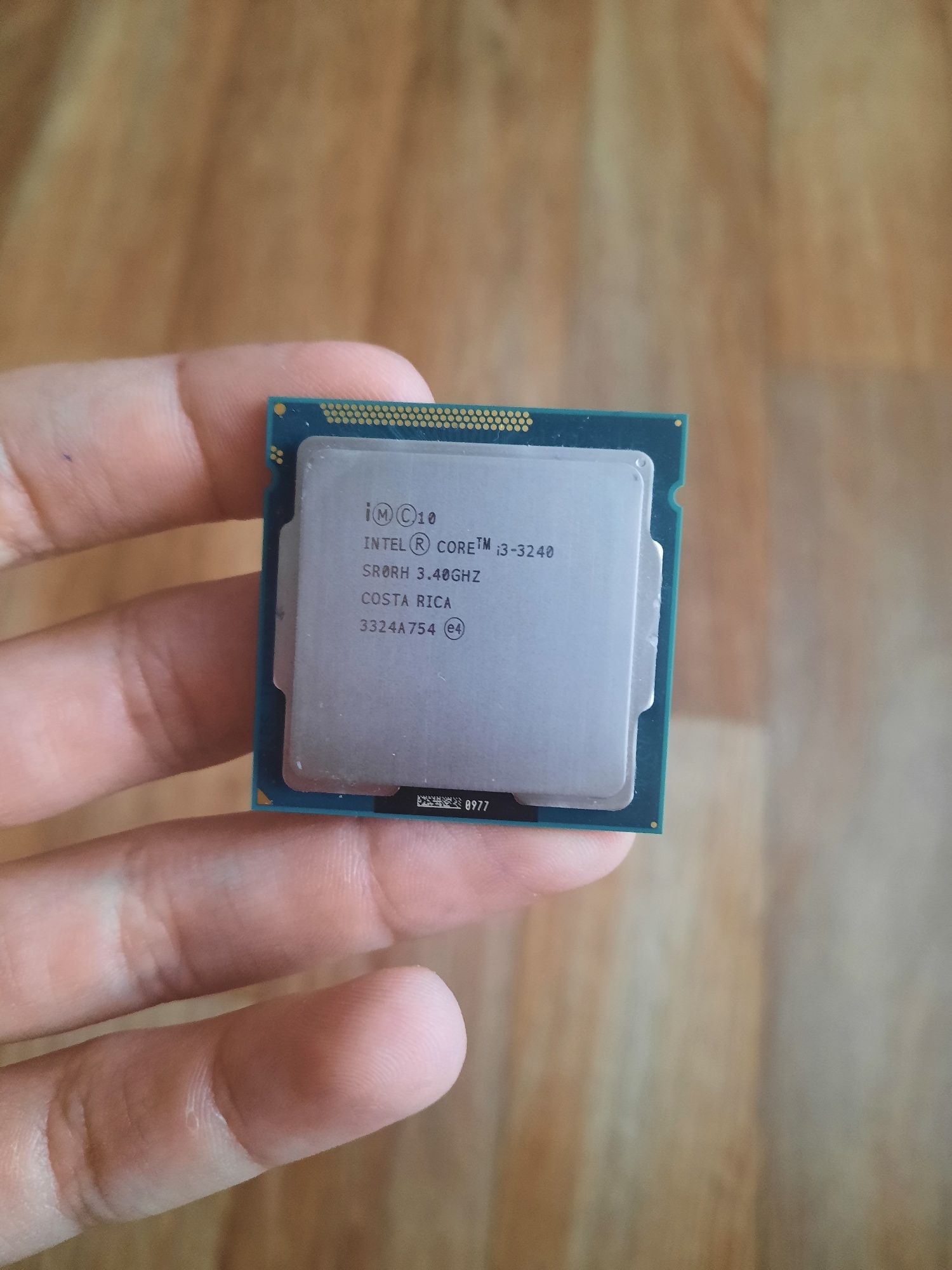 Продам процесор Intel core i3 3240
+ боксовий кулер
Оперативну пам'ять