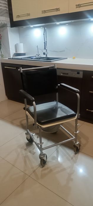 Krzesło toaletowo-prysznicowe