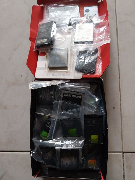 Baterias para telemóveis samsung nokia,originais novas ( várias )
