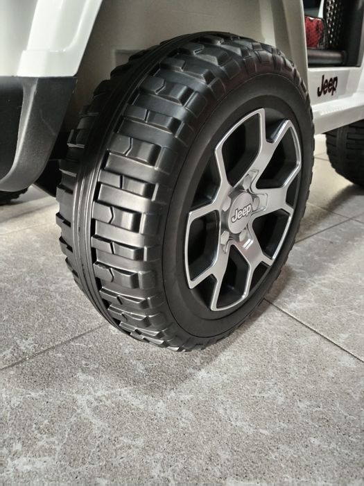 Jipe carro eléctrico criança 4 motores