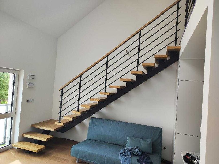 Schody wewnętrzne na konstrukcji metalowej - PRODUCENT