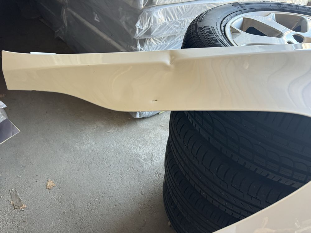 Крило ліве Tesla model Y
